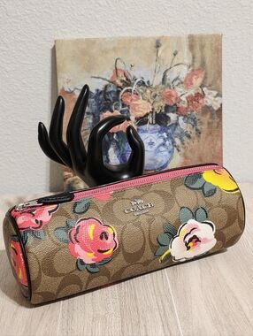 Coach Vintage Rose Signature Canvas Makeup Brush Holder Khaki Floral C5890 Used